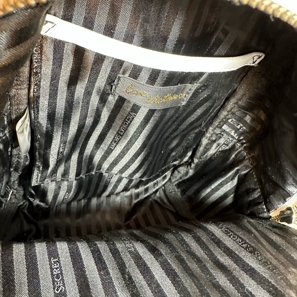 Victoria’s Secret V-Quilt White Small Backpack Double Straps Pockets Zippers - Picture 8 of 10